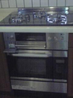 東大阪市のY様宅で最高級ガスコンロとコンベックオーブン及びエアコンを２台新規設置させて頂きました。