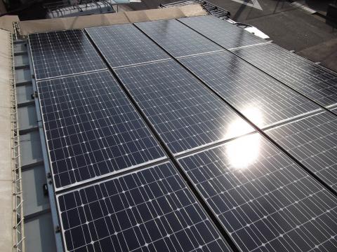 屋根に穴を開けずに太陽光発電設置