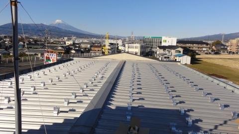 折半屋根金具設置工事