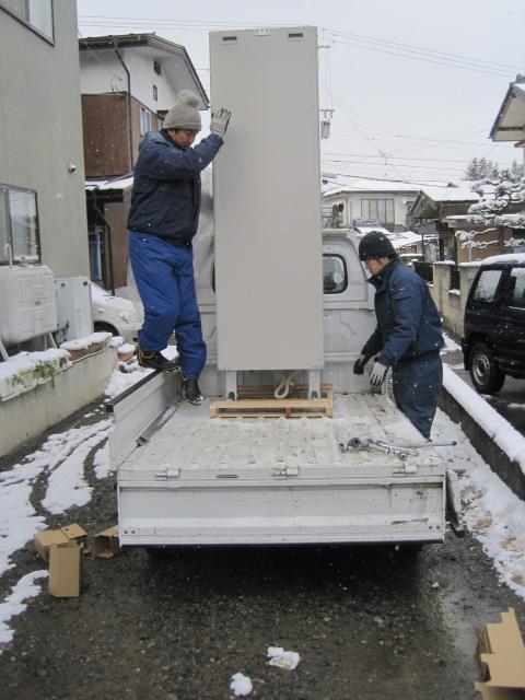 いいかい降ろすよ！【長野県長野市エコキュート工事】【長野県長野市オール電化工事】街の工事屋さん・エコ電化JP【大光電気商会】へご依頼下さい