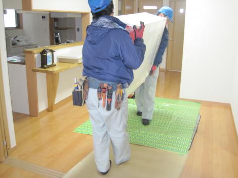 しっかり持ってね！【長野県長野市エコキュート工事】【長野県長野市オール電化工事】街の工事屋さん・エコ電化JP【大光電気商会】へご依頼下さい