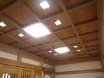 寺院の玄関の格天井へLED照明器具を取付ました。（長野県長野市電気工事)エコ電化本舗㈱大光電気商会
