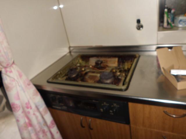 ガスコンロ撤去します。