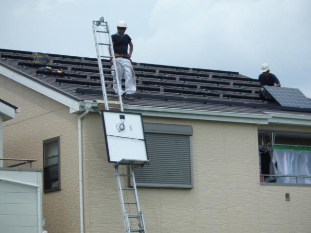 パネルの搬入開始