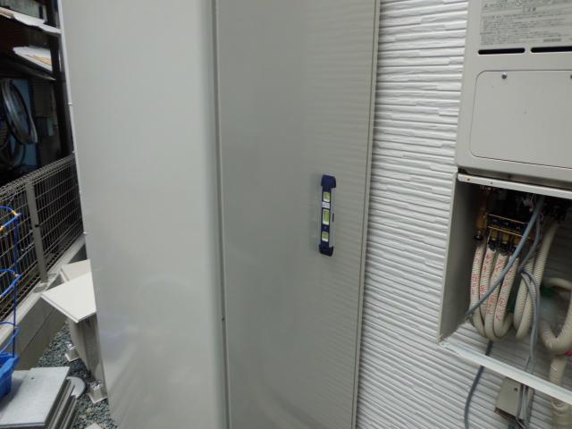 架台へ設置並行