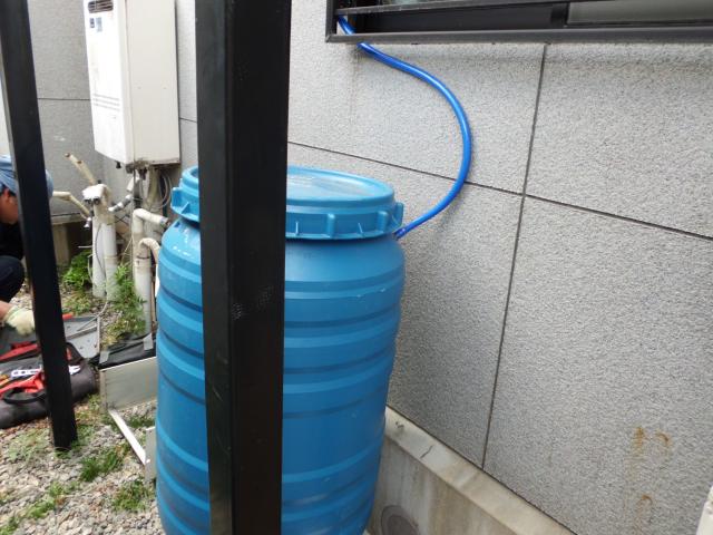 給湯器の配管・配線等の取外作業