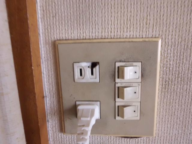 コンセント差込破損箇所