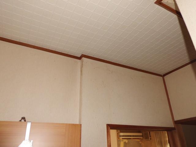 玄関内の旧クロス状態