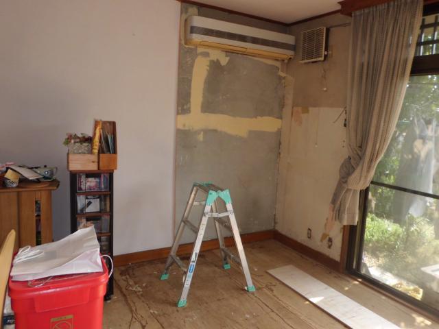 旧・エアコンの撤去前