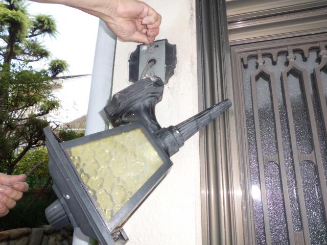 街灯のビス欠落箇所