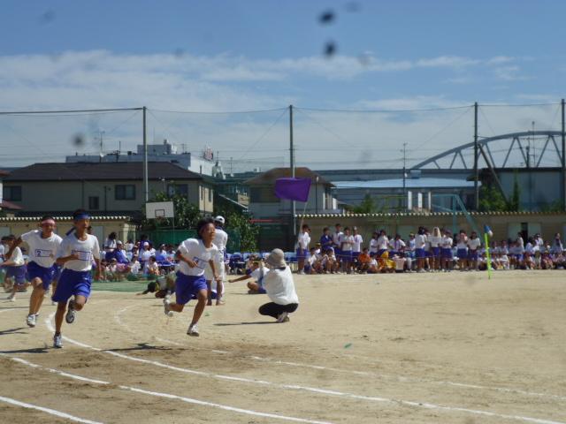 障害物競争では・・・笑いながらの走り!