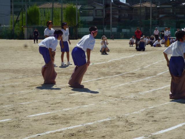 障害物リレーに参加の三男!