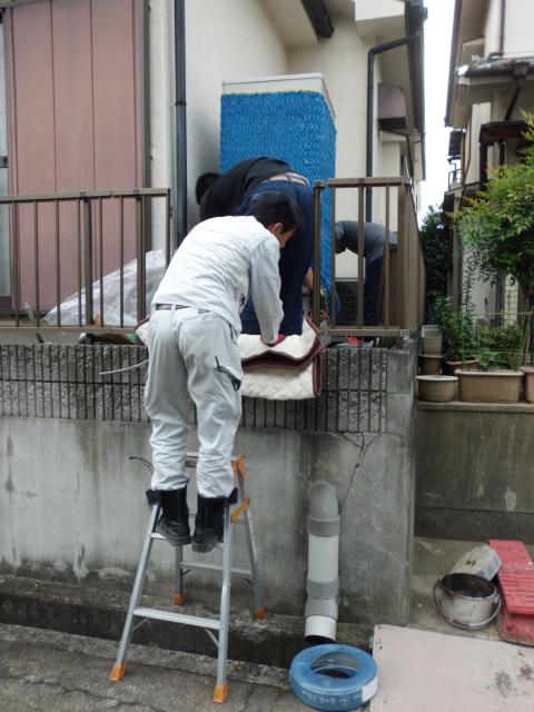 息の合ったチームで、搬入作業