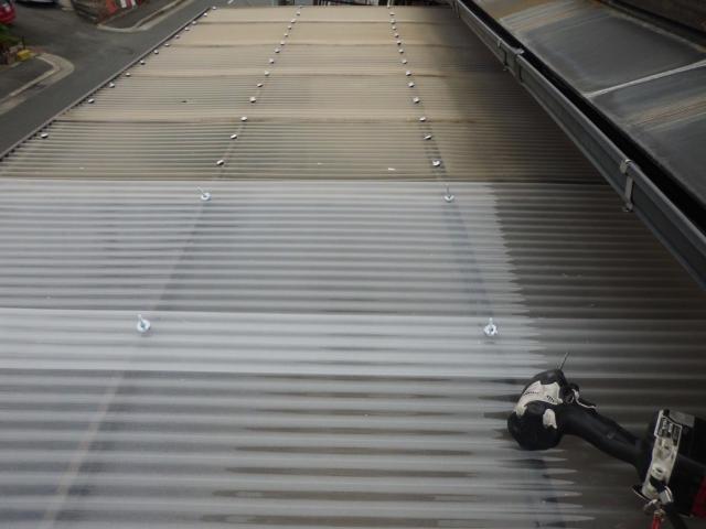 給湯器設置頭上の屋根