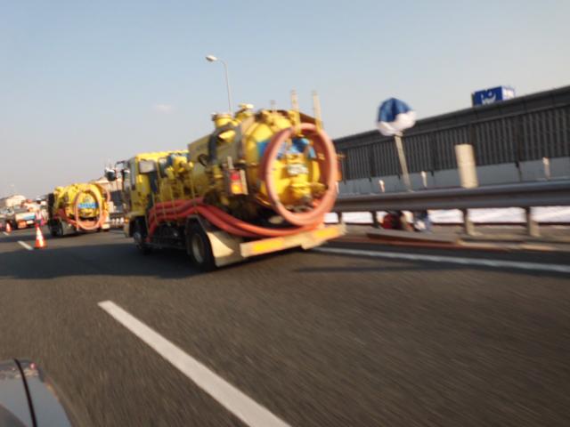 工事車両走行中国道!