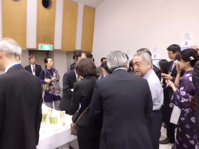 盛大に名刺交換中!