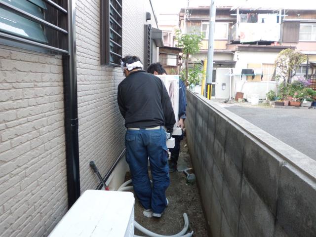 足元！しっかりと確認しながら搬入作業！！