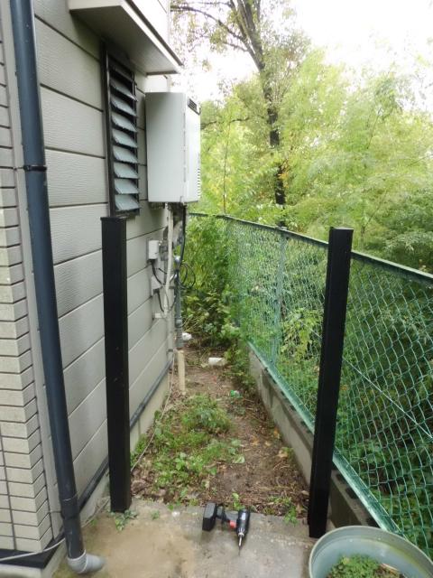 製品の搬入につき門扉の(仮)取り外し作業