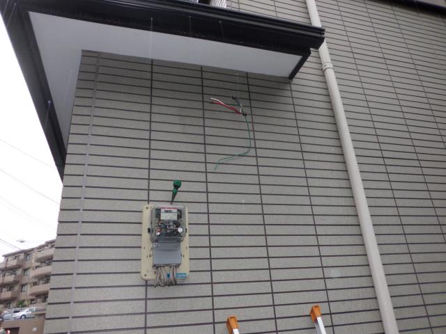 接続箱の設置・電気配線作業