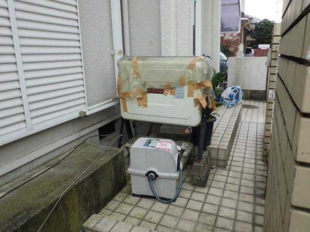 撤去予定の燃料(灯油)缶