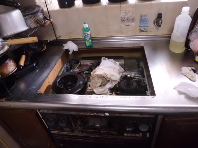 レンジ上の汚れ除去作業
