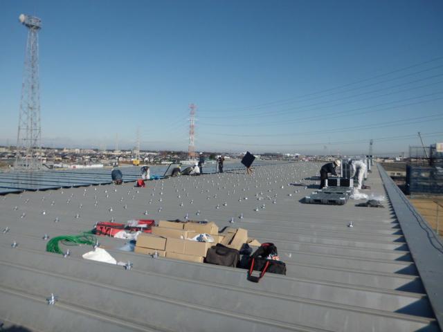 手際よく、慎重に!!設置作業中