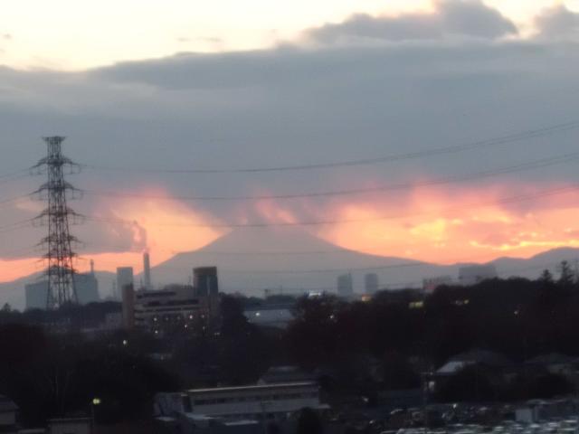屋上からのパノラマ景観で【富士山】発見!