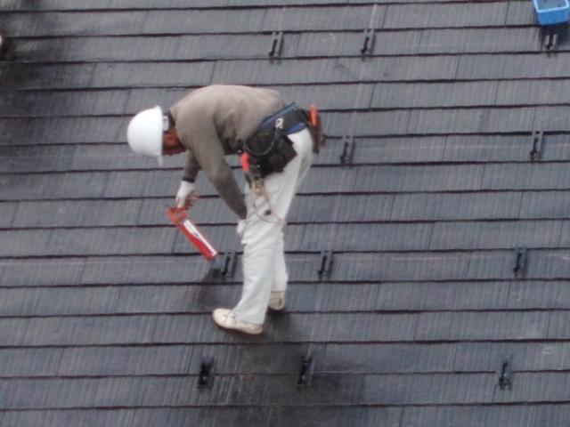 ビス穴に(防水)シーリング加工作業!