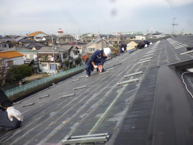 ビス穴に(防水)シーリング加工作業!