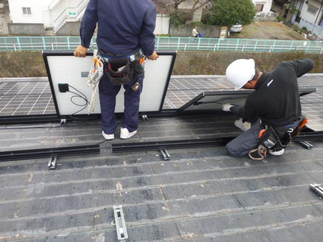 小雨が・・・降り出して作業急ピッチ!!