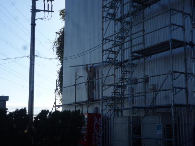 足場の延長作業開始