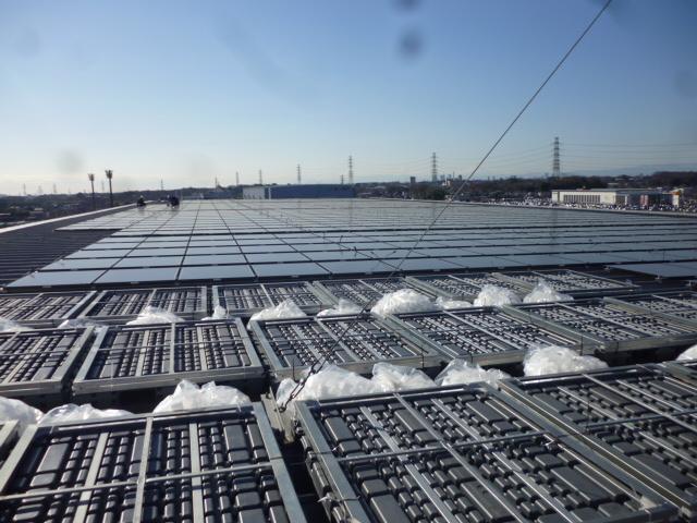 寒風の中　配線作業