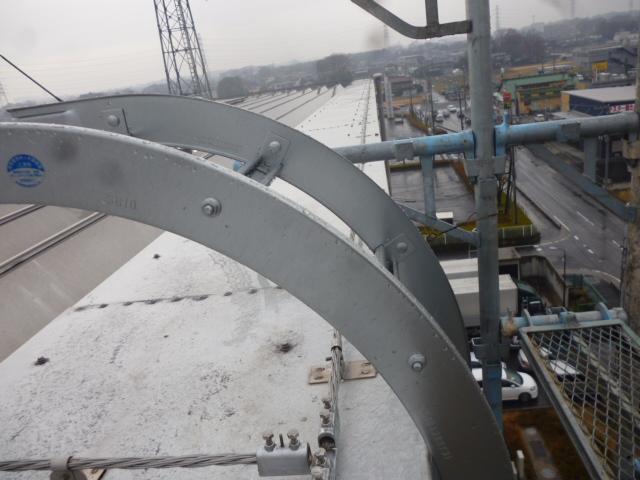 雨天の作業にて、慎重・安全第一!!