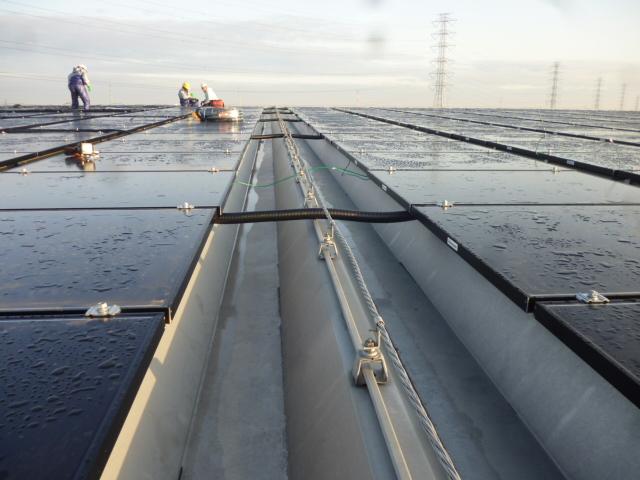 ケーブル配線作業