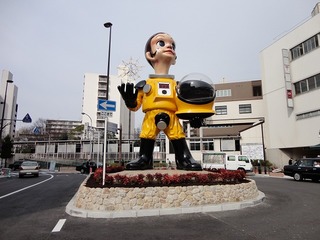 阪急南茨木駅前:SUN child像設置!