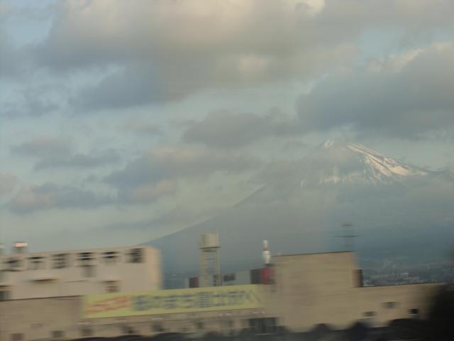 雲の合間に【富士山】(施工現場の屋上から)