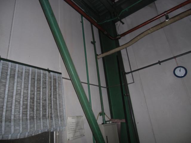 パワーコン設置Beforeの内部壁面