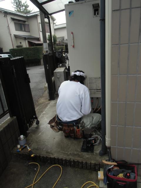 移設場所にて、配線・配管作業!