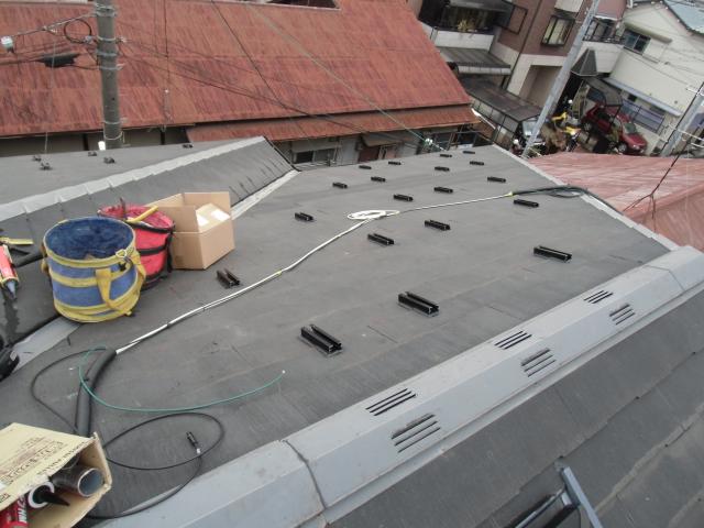 金具設置進行過程・・・