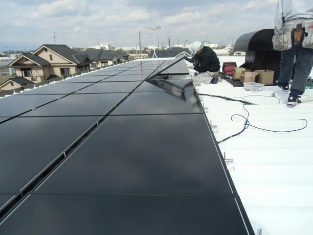 慎重・着実・丁寧なモジュール設置工程