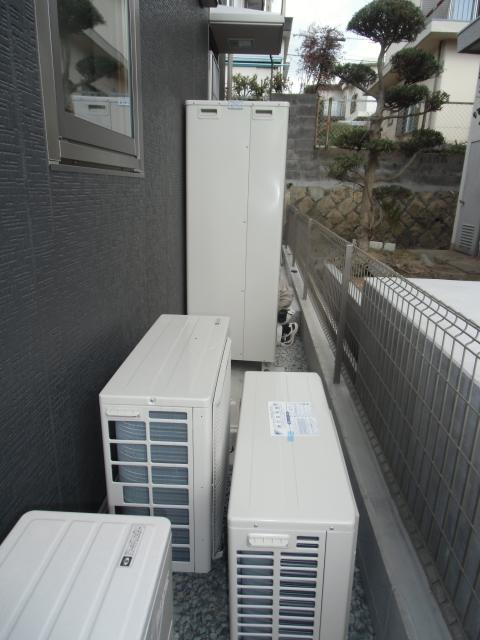 配管・配線並行作業工程中