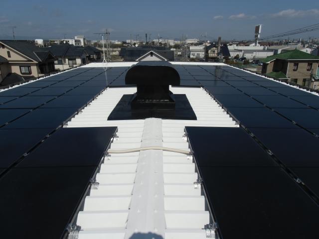 折半屋根へのモジュール設置After