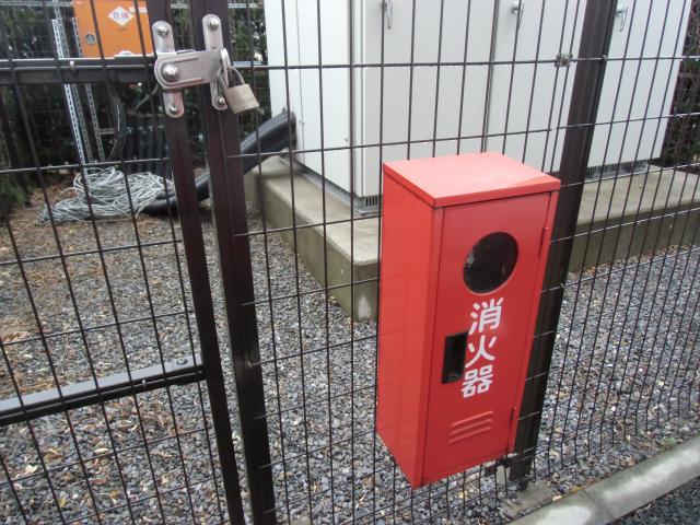 消防法で、キューピクル設置場所には【消火器】設置が必須です